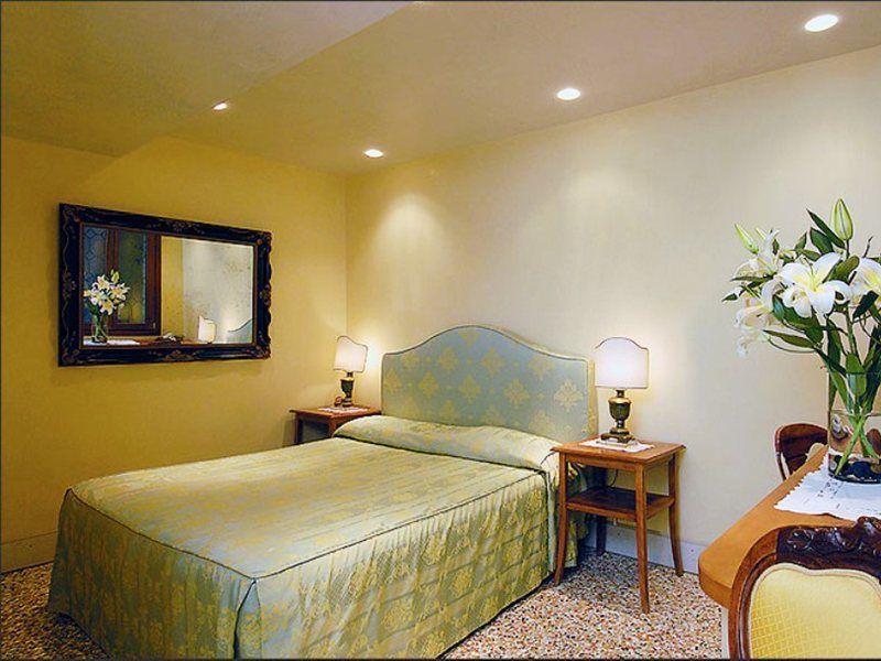 Hotel San Zulian Venice Exterior photo